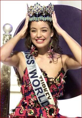 Miss World 2002, Turkey's Azra Akin