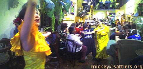 Kaleo Café hula dancers