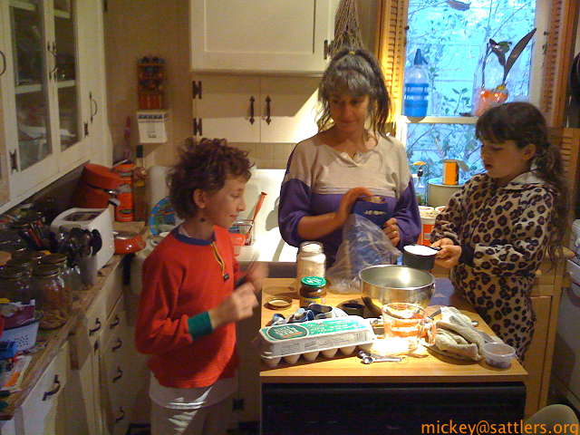 Lila, Isaac, and Rose make pumpkin-chocolate muffins