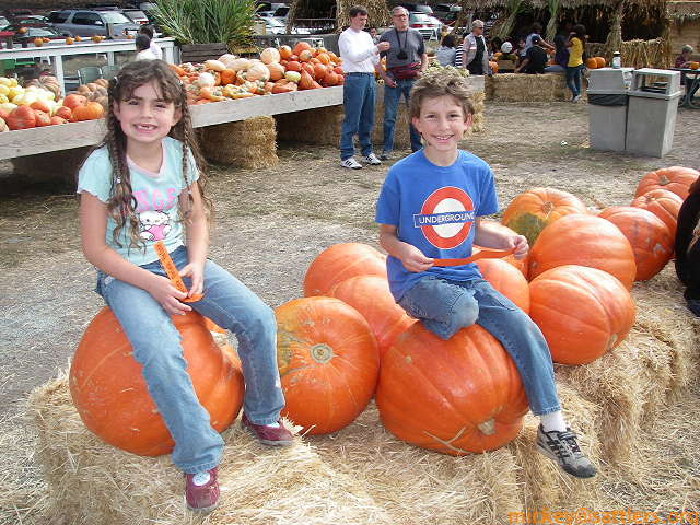 Arata's Pumpkin Patch: Lila & Isaac