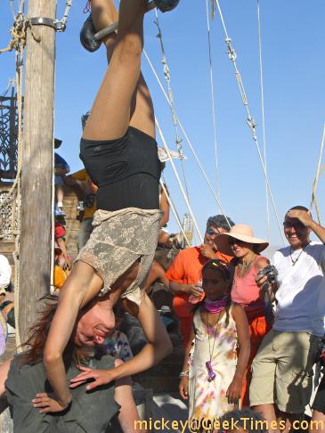 trapese artist upside down, La Contessa