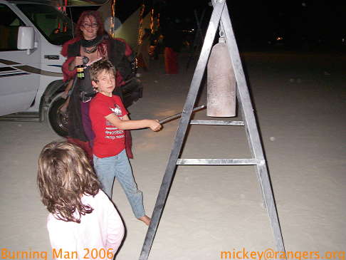 Burning Man 2006: Isaac rings the bell