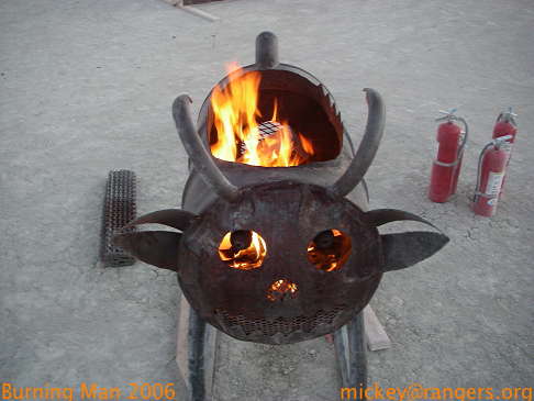 Burning Man 2006: Kidsville burn barrel