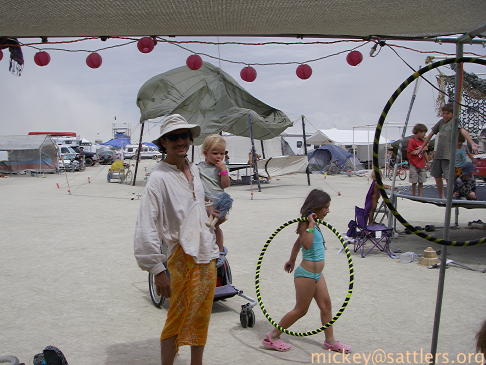 Burning Man 2007: Kidsville - always in a rush