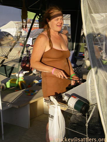 Burning Man 2007: Kidsville - Robin, cooking