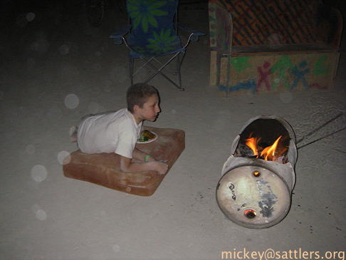 Burning Man 2007: Kidsville: Isaac's dinner #2