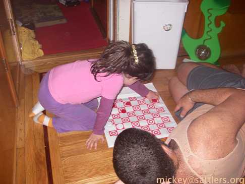 Lila and Papa play checkers