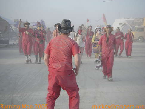 Burning Man 2006: red crowd