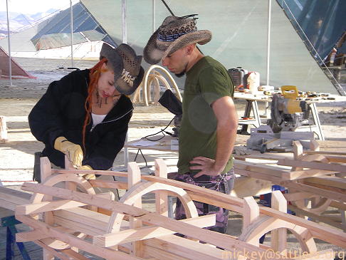 Burning Man 2007: DPW rebuilding the Man
