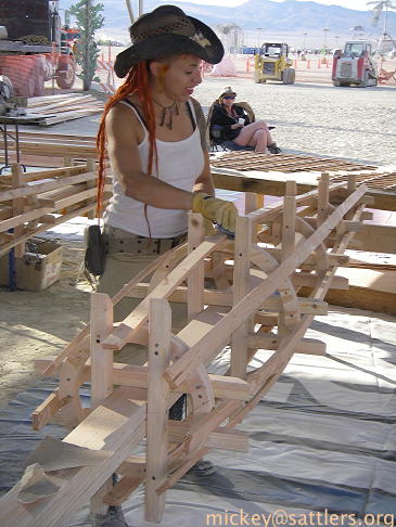 Burning Man 2007: DPW rebuilding the Man