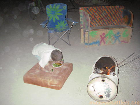 Burning Man 2007: Kidsville: Isaac's dinner